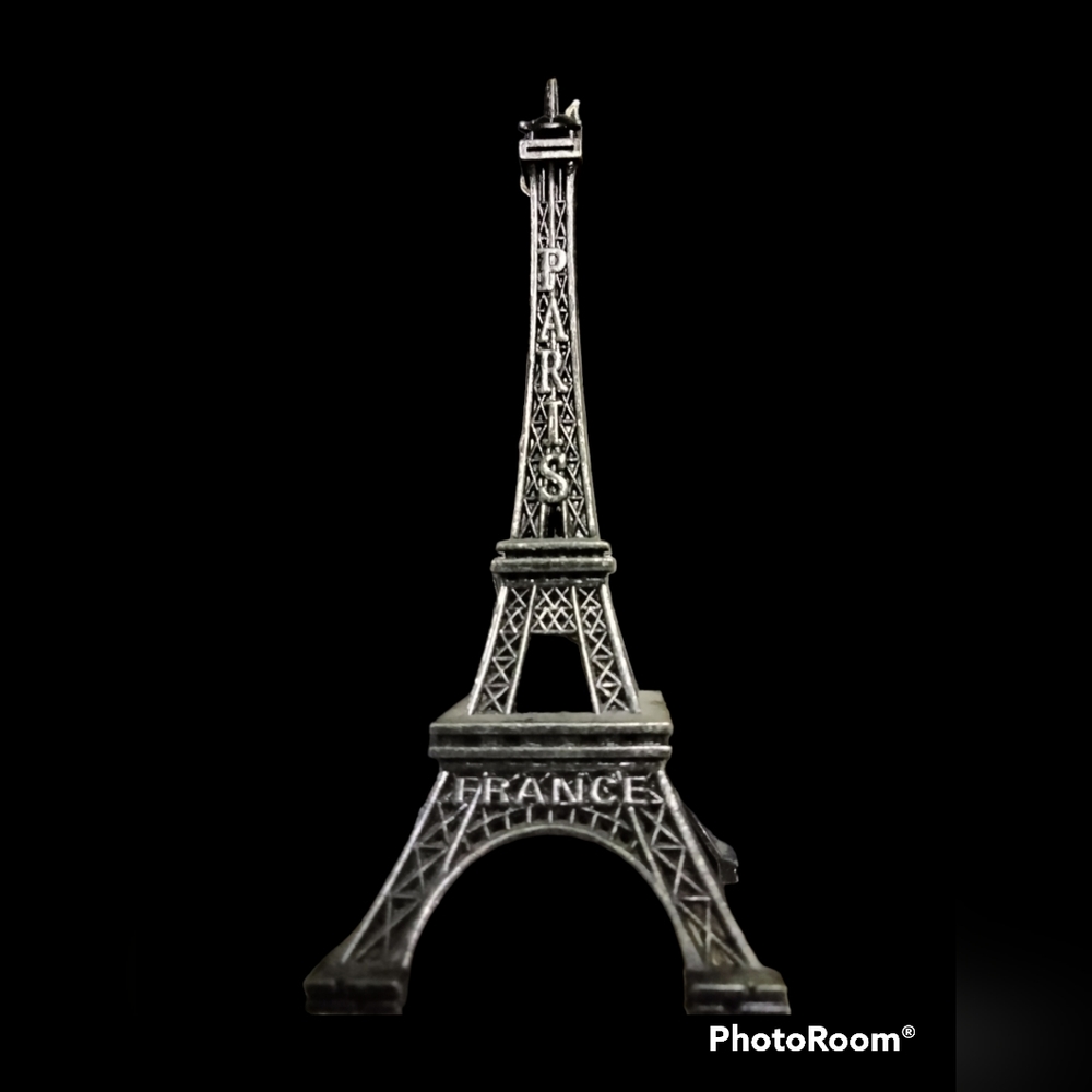 Paris Roach Clip